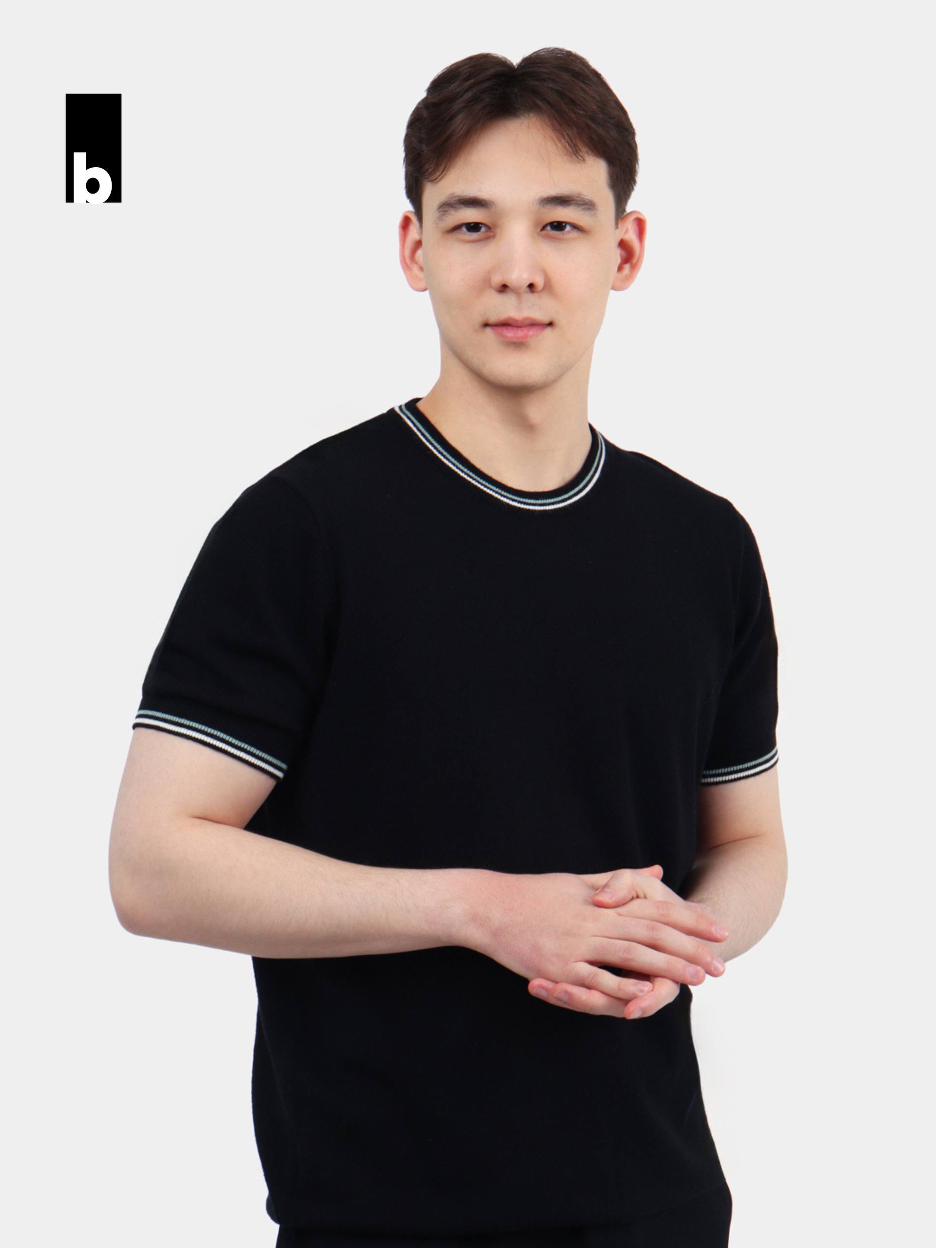 Black knitted T-shirt with contrast collar and sleeve trim