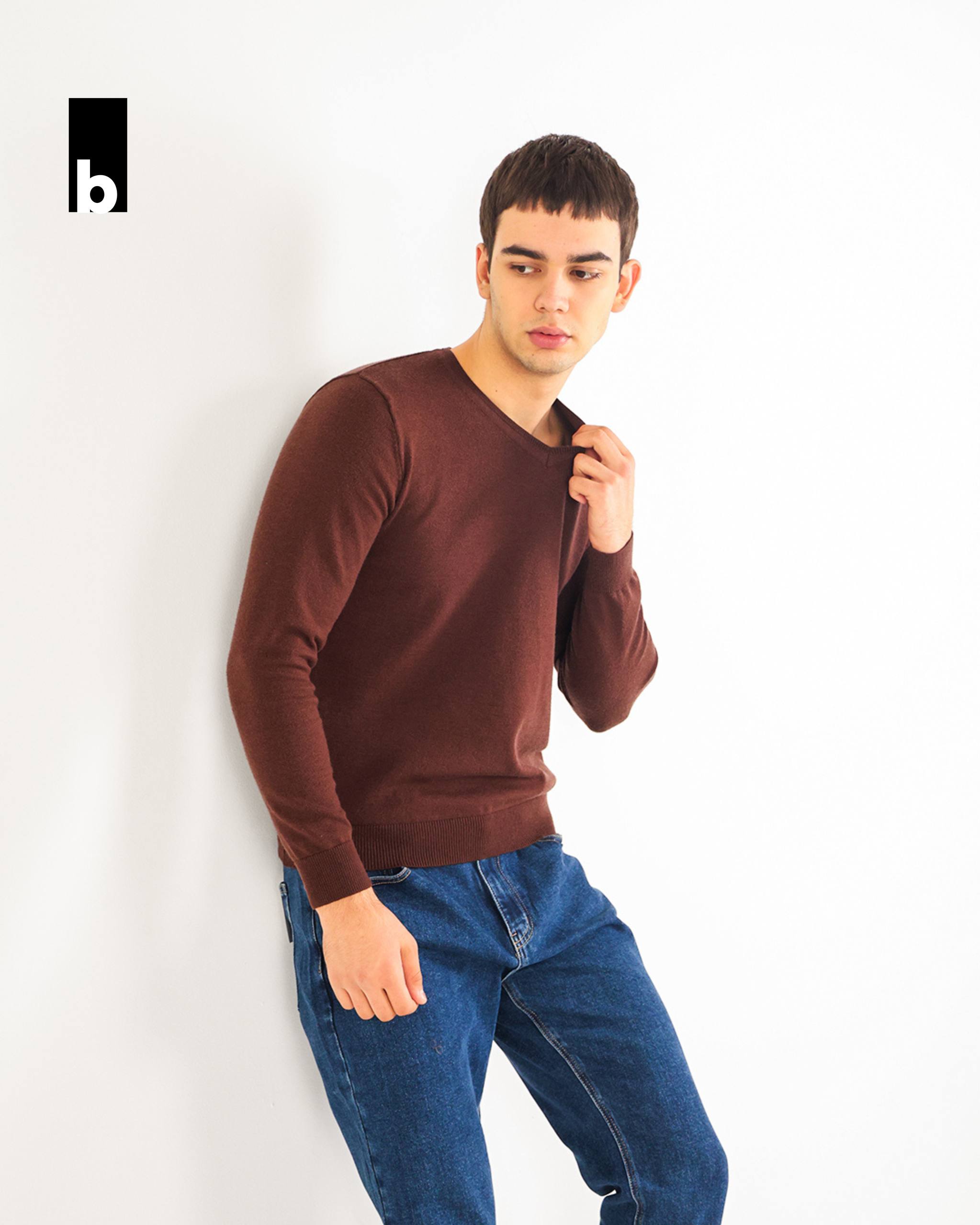 Brown knitted V-neck jumper (sweater)