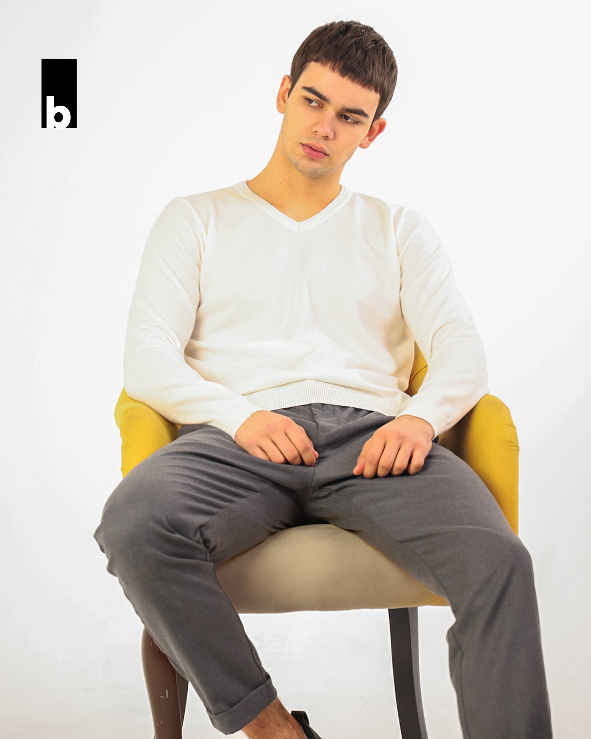 White knitted V-neck jumper