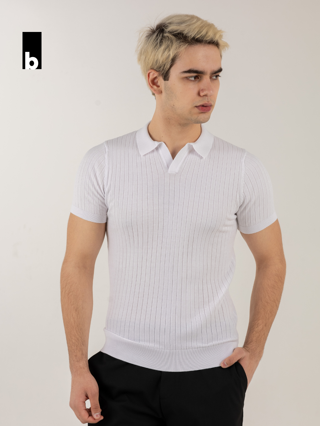 White knitted polo “Ribana” with an “Old Money” collar